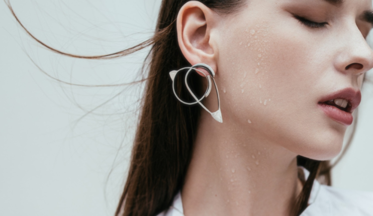 Instagram je vizitka mých šperků, říká Vika Mayzel. Jak z pražských Vinohrad expandovat do zahraničí jí radil expert na sociální sítě