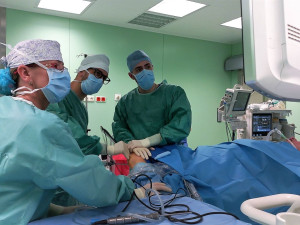 Obrovský zájem pacientů vyvolala nemocnice nabídkou artroskopických operací kolen i ramen s krátkou čekací lhůtou