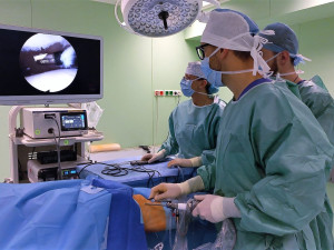 Obrovský zájem pacientů vyvolala nemocnice nabídkou artroskopických operací kolen i ramen s krátkou čekací lhůtou