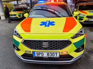 Patnáct nových sanitek dostali záchranáři v Plzeňském kraji, šest speciálních vozidel mají jako první v ČR