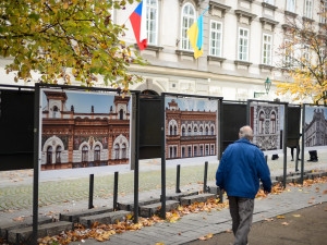 Legendární malíř v Plzni vyzdobil 19 měšťanských domů, dnes si město připomíná 170 let od jeho narození