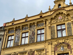 Legendární malíř v Plzni vyzdobil 19 měšťanských domů, dnes si město připomíná 170 let od jeho narození