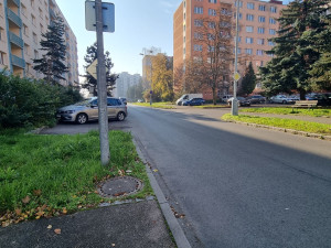 Radnice chce naučit řidiče správně parkovat, připravili pro ně informační kampaň