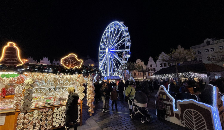 Adventní trhy lákají na velkolepý ohňostroj a bohatý kulturní program, chybět nebude ani vyhlídkové kolo