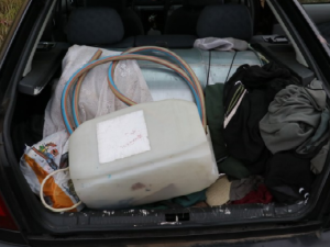 Pašák Gorbi dopadl po dramatické honičce zloděje nafty se zákazem řízení v kradeném autě