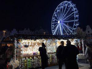 Velkolepé Adventní trhy na plzeňském náměstí Republiky přilákaly hned první den stovky návštěvníků