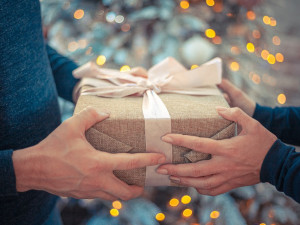 Češi plánují za Vánoce utratit přes 13 tisíc korun. Více než loni