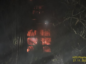 Ve stodole shořely při nočním požáru dva automobily, způsobená škoda se vyšplhala k milionu korun