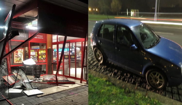 Po nezvládnutém driftování proletěl mladý motorista skleněným vestibulem prodejny, který zdemoloval
