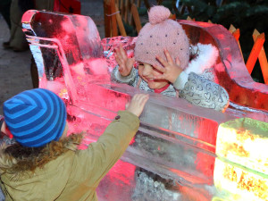 Ledové sochy dělaly radost zejména dětem