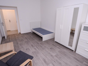 Trojice seniorů v tíživé sociální situaci začne žít lepší život v nově vybudovaném sdíleném bydlení