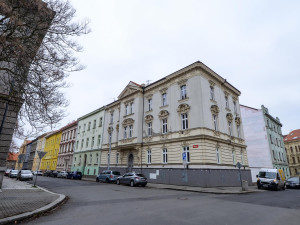 Trojice seniorů v tíživé sociální situaci začne žít lepší život v nově vybudovaném sdíleném bydlení