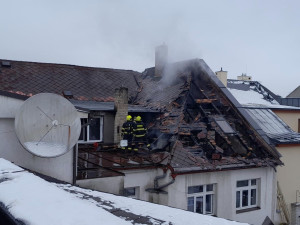 Požár podkroví domu v centru Sušice způsobil škodu za čtyři miliony korun