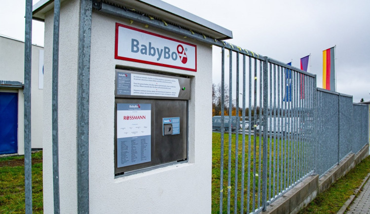 Poslední okresní město se dočkalo babyboxu, netradičně je v areálu tachovské továrny