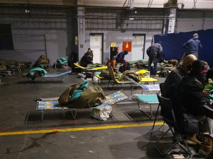 Loni v únoru vzniklo v areálu DEPO2015 evakuační krizové středisko pro lidi bez domova. Denně zařízení využívalo 70 osob bez domova.