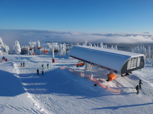 Skiareál Klínovec chystá otevření nové sjezdovky. Bude nejdelší v Česku
