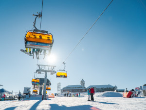 Skiareál Klínovec chystá otevření nové sjezdovky. Bude nejdelší v Česku