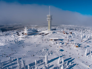 Skiareál Klínovec chystá otevření nové sjezdovky. Bude nejdelší v Česku