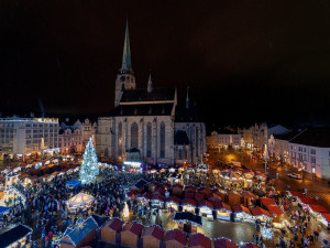 Rekordní počet Mikulášů, čertů a andělů se sešel na náměstí Republiky. Je z toho nový zápis do České knihy rekordů