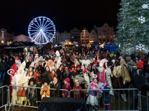 Rekordní počet Mikulášů, čertů a andělů se sešel na náměstí Republiky. Je z toho nový zápis do České knihy rekordů
