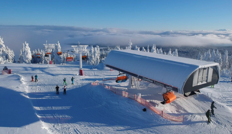 Skiareál Klínovec chystá otevření nové sjezdovky. Bude nejdelší v Česku