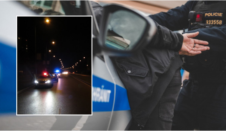 Opilý řidič naboural do policejního auta, nadýchal přes dvě promile