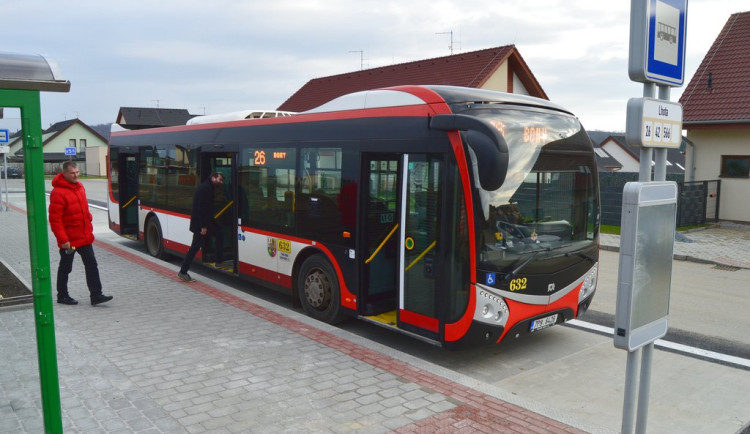 Novou zastávku autobusů má plzeňská městská část Lhota. Linka dvou autobusů se navíc i prodlužuje