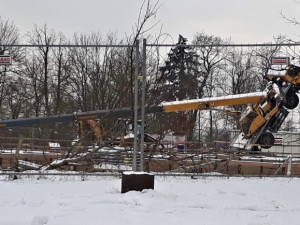Při stavbě obří retenční nádrže nebyla ani nouze o kuriózní okamžiky