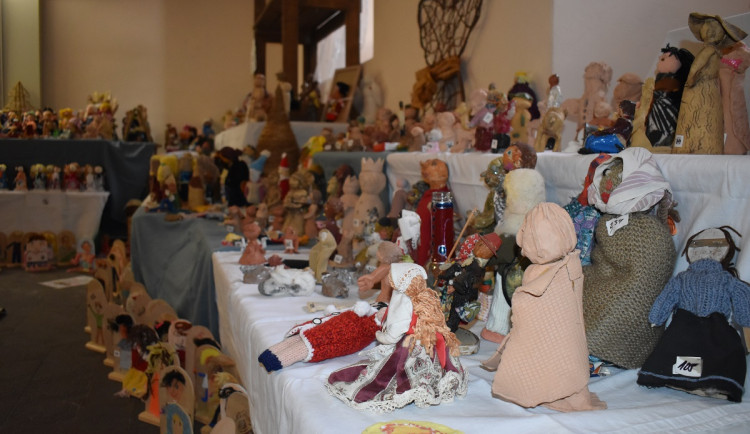 Velký plzeňský betlém má už 1000 figurek a je k vidění v mázhauzu radnice, ode dneška je tam i vánoční pošta