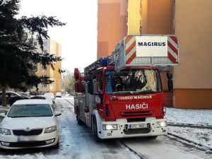 Hasiči testovali na sídlišti průjezdnost ulic pro jejich těžkou požární techniku, výsledek je nenadchl