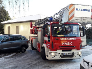 Hasiči testovali na sídlišti průjezdnost ulic pro jejich těžkou požární techniku, výsledek je nenadchl