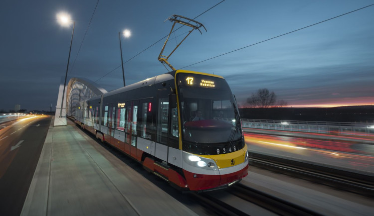 Škodovácké tramvaje se v Plzni vyrábí už 25 let. Do města se výroba přesunula v roce 1997 z pražské ČKD