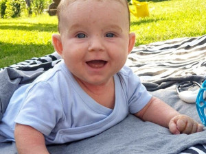 Roční Mareček bojuje se vzácným onemocněním kůže, na které neexistuje lék. Hrozí mu i přehřátí organismu