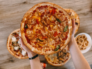 Soutěžte s pizzou Bossi. Stálicí mezi plzeňskými rozvozci pizzy