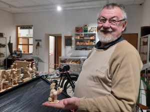 Řezbář Pavel Štícha.