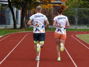 Ještě nemáte pro své blízké vánoční dárky? Kupte jim pod stromeček startovné na Půlmaraton Plzeňského kraje!