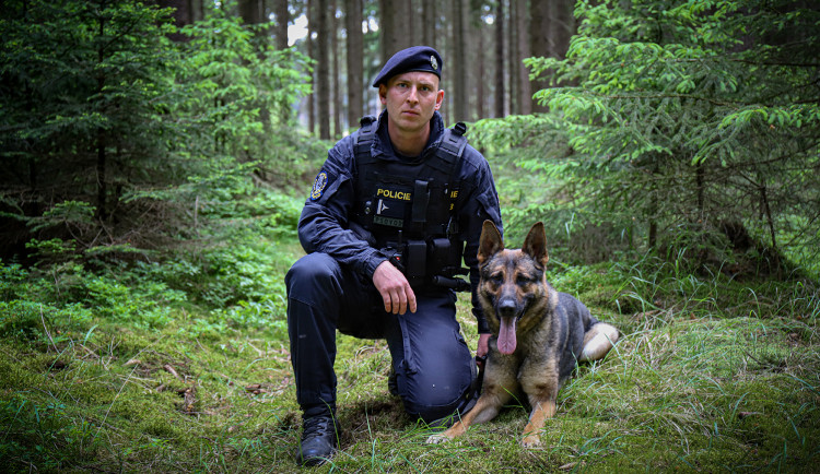 Práce je koníčkem, psí parťáci jsou členové rodiny a jsou schopni položit za policisty život
