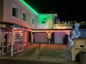 Nultý ročník soutěže o nejhezčí vánoční výzdobu zná své vítěze, bodoval vyparáděný balkon, provozovna i rodinný dům