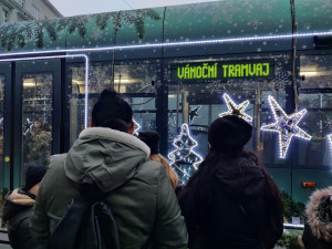 O nejkrásnější vánoční tramvaj soutěží v populární anketě rekordní počet měst