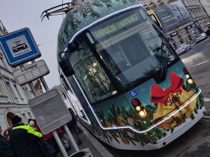 O nejkrásnější vánoční tramvaj soutěží v populární anketě rekordní počet měst