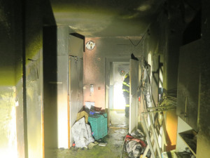 Probudil nás pláč dcery, říkají mladí rodiče. Požár je připravil o střechu nad hlavou