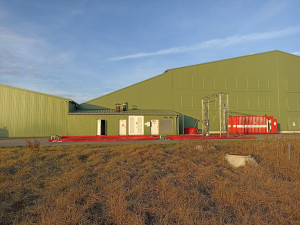 Veterináři spolu s hasiči začnou dnes s likvidací více než 100 000 slepic z velkochovu, kde je ptačí chřipka