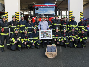 Velitel směny rokycanských hasičů ukončil po 26 letech službu, rozloučil se kuriózní záchranou tonoucího