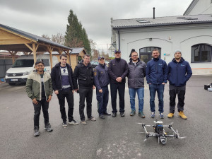 Unikátní dron by měl pomoci hasičům s požáry v uzavřených prostorech, prototyp testují plzeňští odborníci