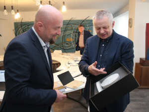 Uznávaný afrikanista obdržel cenu za posilování dobrého jména plzeňské univerzity ve světě