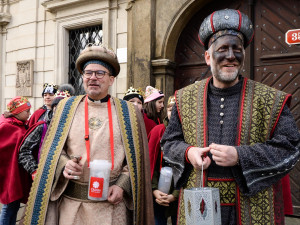 Do ulic Plzně tradičně vyrazili koledovat tři králové v zastoupení hejtmana, primátora a biskupa