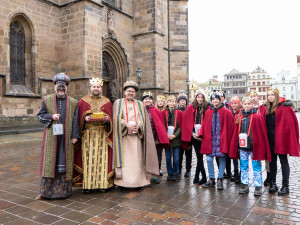 Do ulic Plzně tradičně vyrazili koledovat tři králové v zastoupení hejtmana, primátora a biskupa