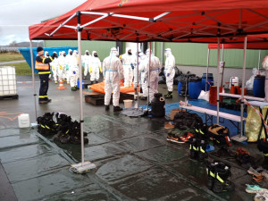 Největší ohnisko ptačí chřipky likviduje více než stovka hasičů, pomáhají jim i kolegové ze sousedního kraje