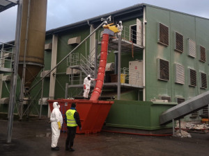 Největší ohnisko ptačí chřipky likviduje více než stovka hasičů, pomáhají jim i kolegové ze sousedního kraje