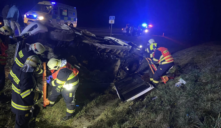 Střet dodávky s osobákem si vyžádal deset zraněných osob včetně čtyř dětí